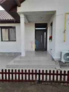 Vila P+M constructie 2020, pretabila doua famiili, teren 620 mp, Cazasu - foto 2