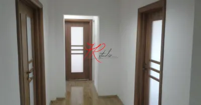 Vânzare apartament 4 camere Piața Victoriei - foto 2