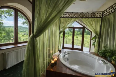Rafinament in cartier linistit, pe 30.000 mp teren paradis, facilitati Premium - foto 4