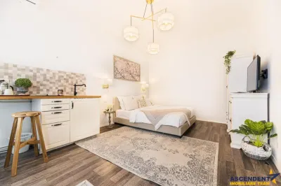 Casa cu 3 apartamente de vanzare, Centrul Istoric - foto 2