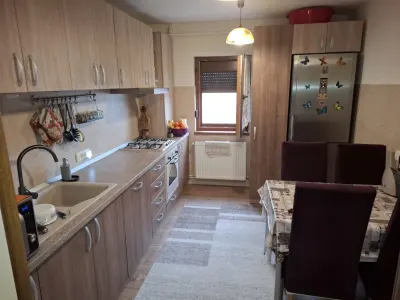 Apartament 3 camere decomandat renovat Tractorul - foto 5