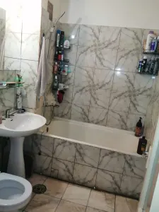 Se vinde apartament 3 camere parter - foto 6