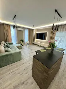 Vanzare 1/2 duplex 4 camere cu piscina incalzita si acoperita - Timisoara