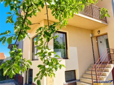 O casa altfel: stil vintage, curte proprie si 2 locuri de parcare -Brasov Central - Brasov