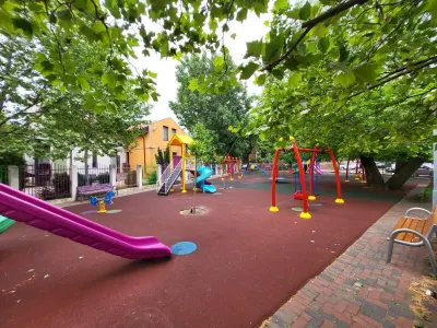 H-4 CAMERE  FIX LANGA METROU, SCOALA SI PARC - foto 2