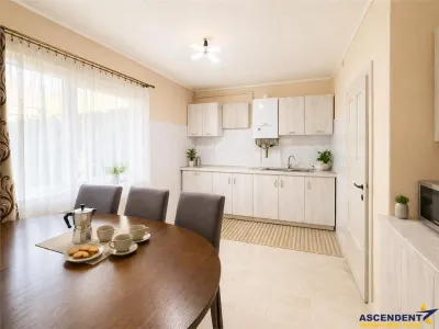 Casa potential:activitati comerciale, birouri, locuire multifamiliala,677 mp teren - foto 4