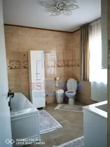 Vila la pret de apartament! Dumbrava  Vila P+M Su=120mp Teren 300mp toate utilitatile - foto 4