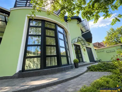 Vila individuala, arhitectura aparte, garaj, terasa,  balcon, Semicentral, Targu Mures. - Targu Mures