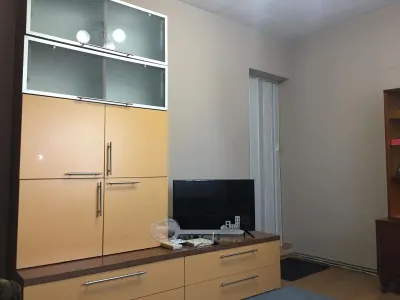 Garsonieră de închiriat – Bd. Poitiers, etaj 2/3, centrală proprie - foto 2