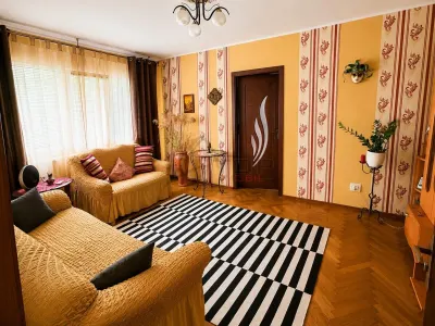 Vanzare apartament 3 camere - Podu Ros - bulevard etaj 2 - foto 2