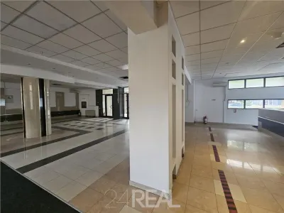 Inchiriere proprietate pretabila birouri/clinica medicala/sala - foto 2