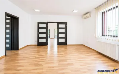 Spatiu versatil ultracentral, 125 mp, curte, parcare, clasa A, Brasov - foto 2