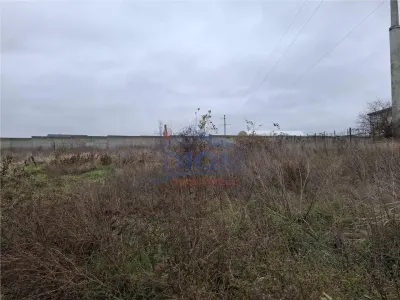 Teren  intravilan langa padure - foto 3