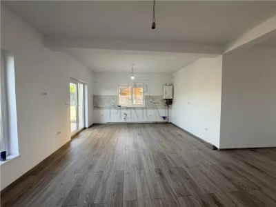 Duplex finalizat - 2 bai - langa asfalt - foto 3
