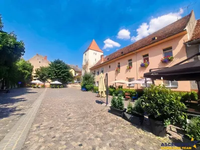 Prima inchiriere!Apartament cu farmec istoric si confort modern, 2 bai, Centrul Istoric, Brasov - Brasov