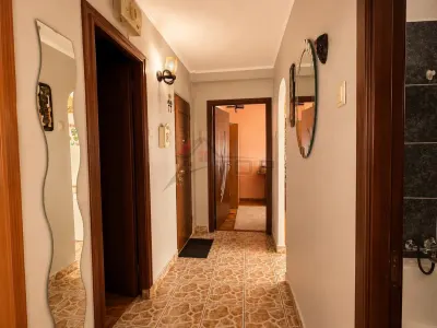 Vanzare apartament 3 camere - Podu Ros - etaj 2 - foto 12