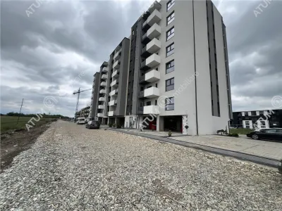De vanzare apartament de 2 camere cu boxa si parcare subterana in Selimbar - foto 5