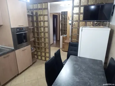 Decomandat, etaj 1 cu 2 bai si 2 balcoane - foto 2