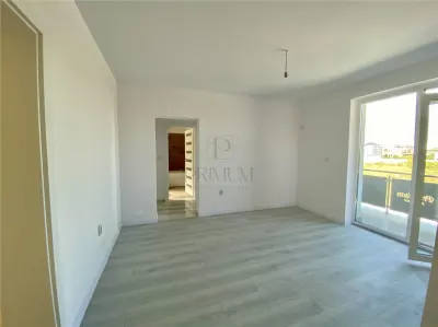 Giroc, apartament 3 camere, centrala proprie, etaj 1, parcare - Timisoara