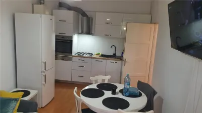 Apartament la vila cu garaj, Zona Dealului - foto 2