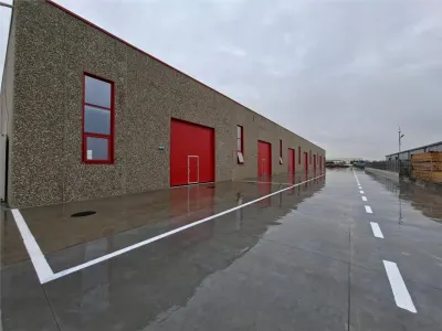 Hala din beton,4200 mp, 14 porti+3000 mp curte, risc 0 la incendiu - Chitila