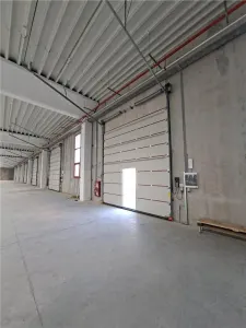 Hala 4200 mp beton,14 porti acces, dezvoltator - foto 7
