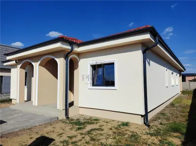 Duplex toate utilitatile - personalizare interioara - Mosnita Noua
