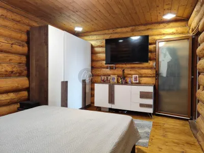 MDI Casa din busteni cu balta - foto 14