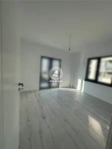 Apartament 3 camere de vanzare, open-space - Vișani - foto 2
