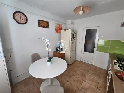 Apartament 3 camere  de vanzare  Tg Cucu - Podul de Fier, - foto 3