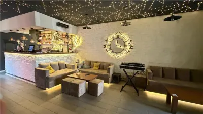 Spatiu comercial de vanzare sau inchiriere, zona Centrul Vechi - foto 2