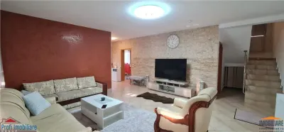 Vila P+M cu garaj inchis, in Bujac, pe colt - Arad