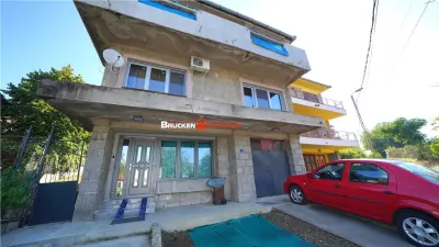 Apartament cu terasa, curte si parcare, intr-o zona linistita de case - foto 11