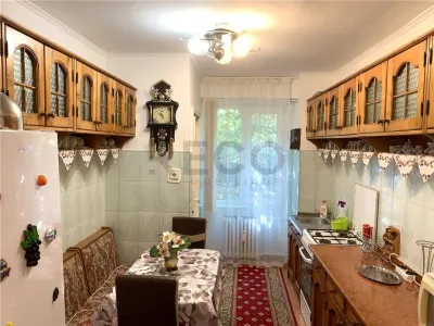 RECO Apartament 3 camere de inchiriat , 66 mp, parter, Bulevardul Decebal aproape de tramvai. - foto 7