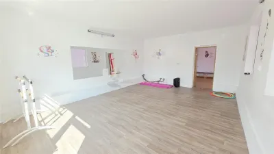 SPATIU COMERCIAL 150 MP  PARCARE FLORESTI - foto 9