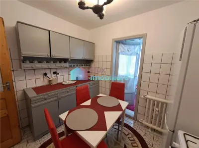 Apartament cu 3 camere etaj 2 Obcini zona Dany Gry - foto 2