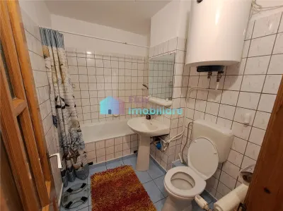 Apartament cu 3 camere etaj 2 Obcini zona Dany Gry - foto 9