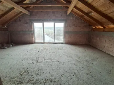 Casa individuala 5 camere 2 bai pivnita 380mp teren in Cisnadie - foto 14