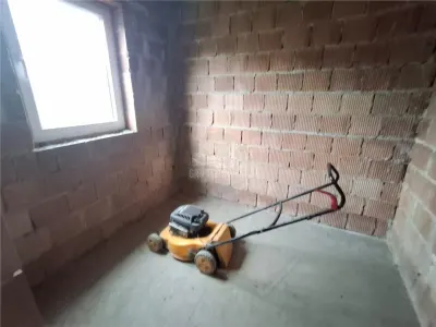 Casa individuala 5 camere 2 bai pivnita 380mp teren in Cisnadie - foto 17