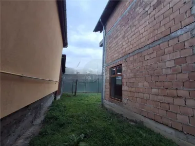 Casa individuala 5 camere 2 bai pivnita 380mp teren in Cisnadie - foto 6
