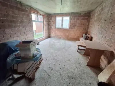 Casa individuala 5 camere 2 bai pivnita 380mp teren in Cisnadie - foto 7