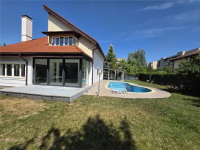 Vila cu piscina - Pipera - 5 camere - 3 bai - 218mp - 900mp teren - Voluntari