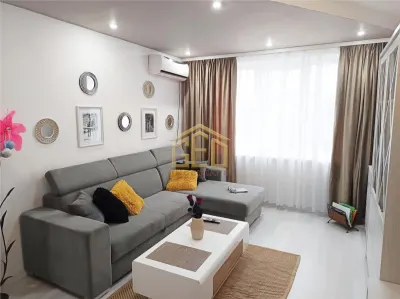 Apartament 3 camere in zona centrala Moldova Noua - foto 3