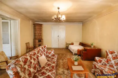 Resedinta istorica,cu teren privat,pivnita,pod,foisor,detalii originale,potential: rezidential,cultural,boutique. - foto 23