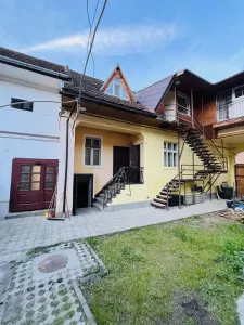 Casa saseasca spatioasa, beci cu arcade,  Rasnov, Brasov - foto 2