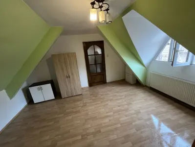 Casa saseasca spatioasa, beci cu arcade,  Rasnov, Brasov - foto 4