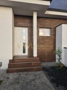 Vanzare 1/2 duplex 3 camere Mosnita Noua - foto 3