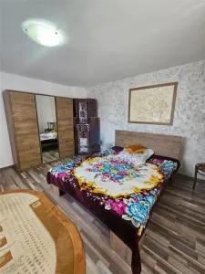 Casa cu trei camere in zona linistita,in apropiere de centru. - foto 3