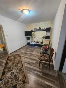 Casa cu trei camere in zona linistita,in apropiere de centru. - foto 4