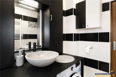 Apartament 2 camere decomandat, cu terasa, gradina si parcare privata: Tractorul, Coresi - foto 16